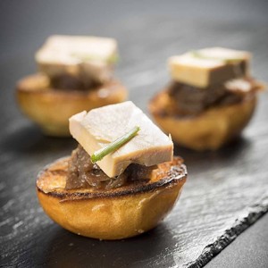 Briochain au foie gras sur compotée d'oignons